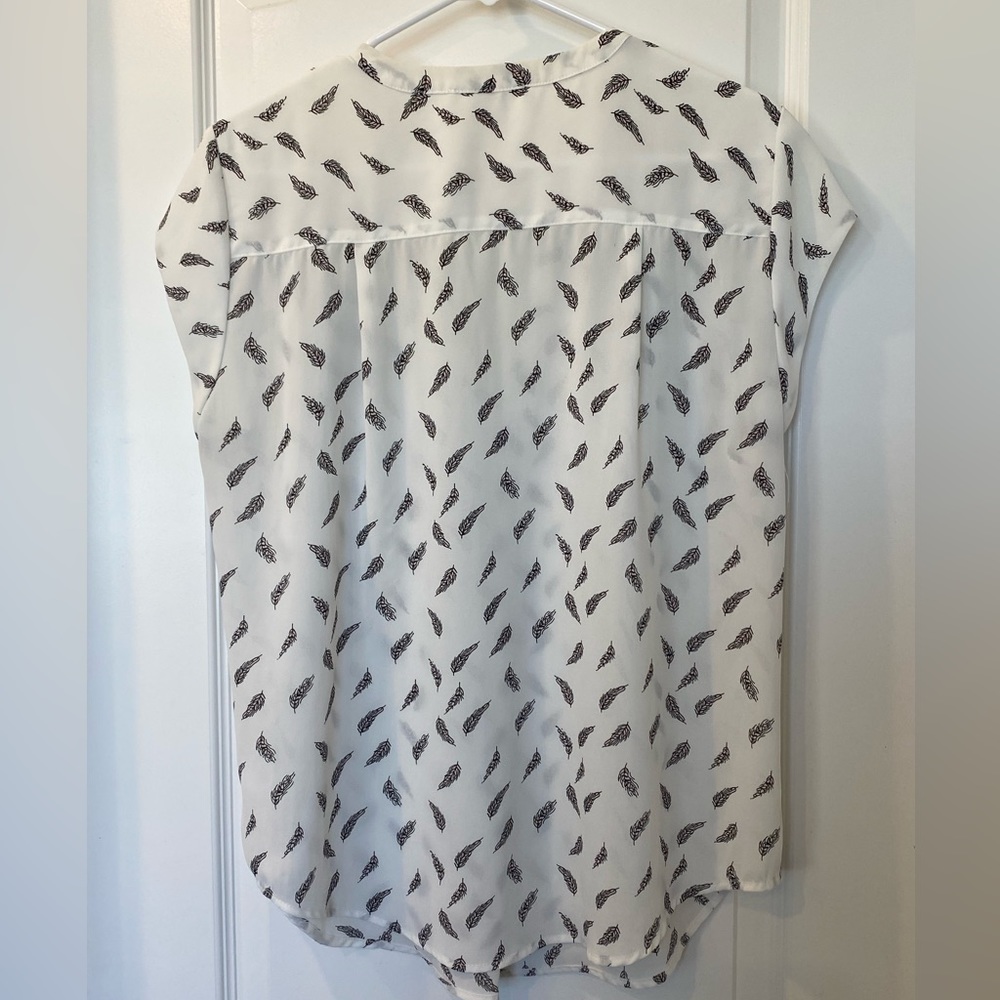 Lillian V Neck Blouse - Picture 2 of 4